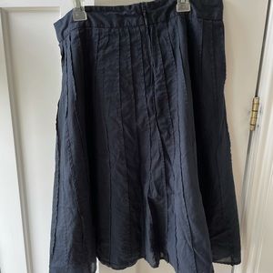 Black skirt Perry Ellis perfect for play or work.